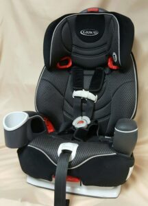 Black Grace 3-in-1 car seat with cupholder